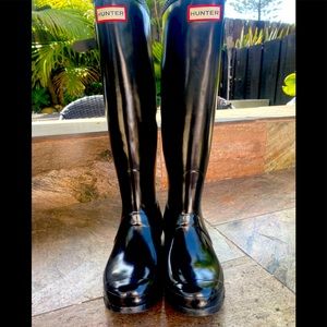 Black Hunter boots size 8